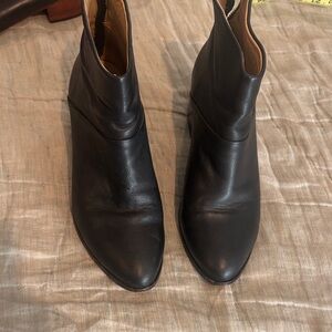 Nisolo Black Leather 9.5 Ankle Booties